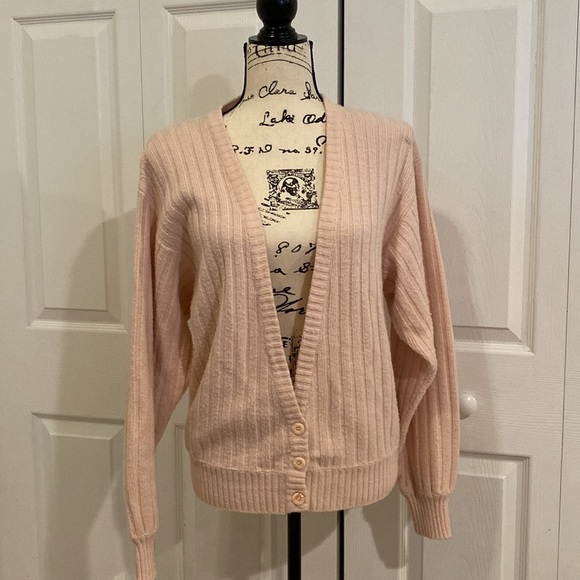 Vintage Laura Scott light Pink Cardigan 3 button Sweater with Ribbed Knit - Picture 3 of 11